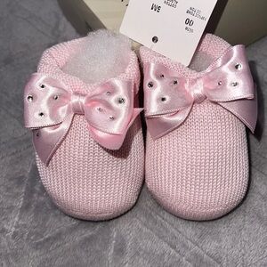 Knitted Booties with Bows